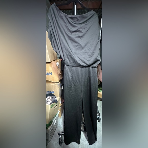 Elliatt | Amari Off the Shoulder Wide Leg Stain Jumpsuit - Picture 3 of 6